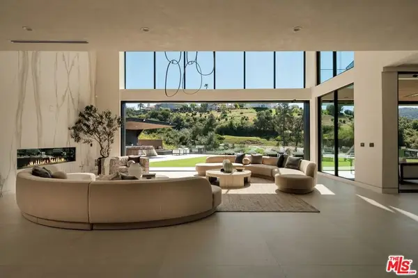 19378 Lemmer Drive, Tarzana, CA 91356