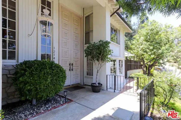 12145 La Casa Lane, Los Angeles, CA 90049