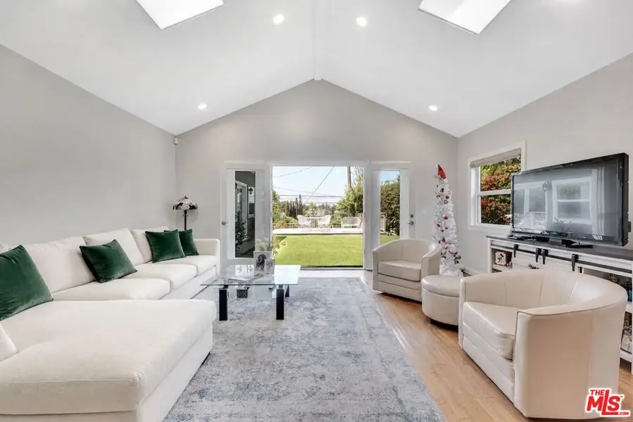 3733 Willowcrest Avenue, Studio City, CA 91604 - #2