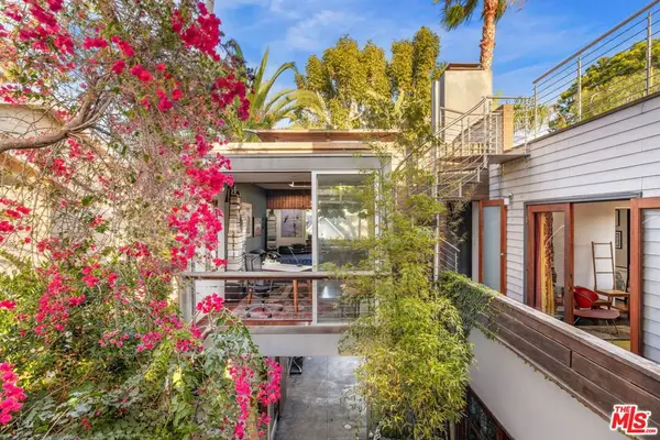 927 Amoroso, Venice, CA 90291