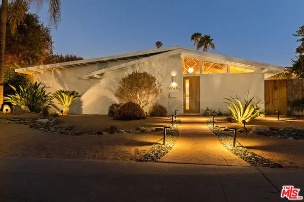 19748 Victory Boulevard, Los Angeles, CA 91367