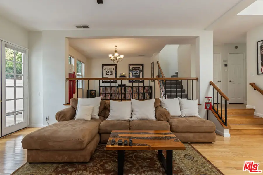 20950 Oxnard Street #10, Woodland Hills, CA 91367 - #3
