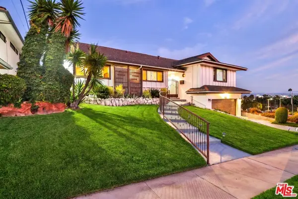 5720 S Chariton Avenue, Los Angeles, CA 90056