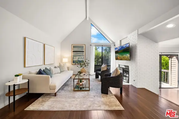 835 S Lucerne Boulevard #310, Los Angeles, CA 90005