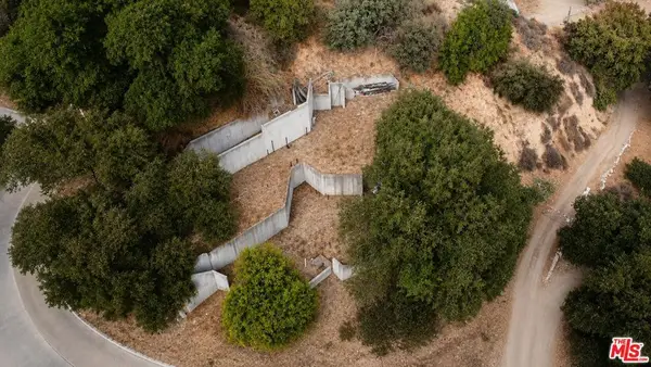 3577 Shaw Ranch Rd, Pasadena, CA 91107