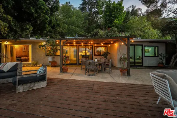 7272 Caverna Drive, Los Angeles, CA 90068