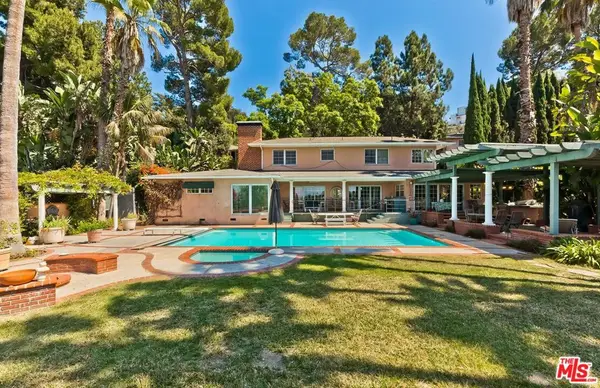 3525 N Knoll Drive, Los Angeles, CA 90068