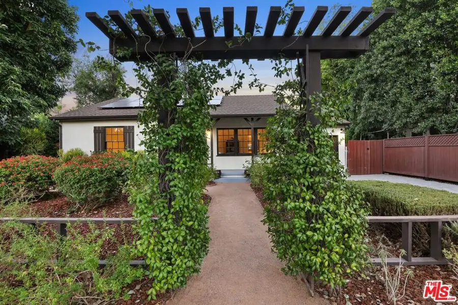 6820 Texhoma Avenue, Lake Balboa, CA 91406 - #2