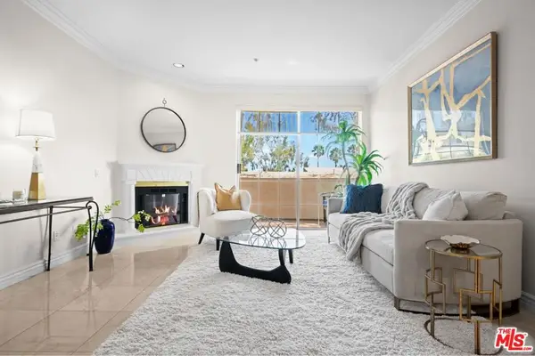7218 Hillside Avenue #202, Los Angeles, CA 90046