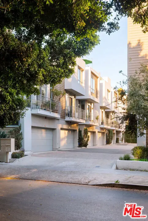 1400 N Fuller Avenue #16, Los Angeles, CA 90046