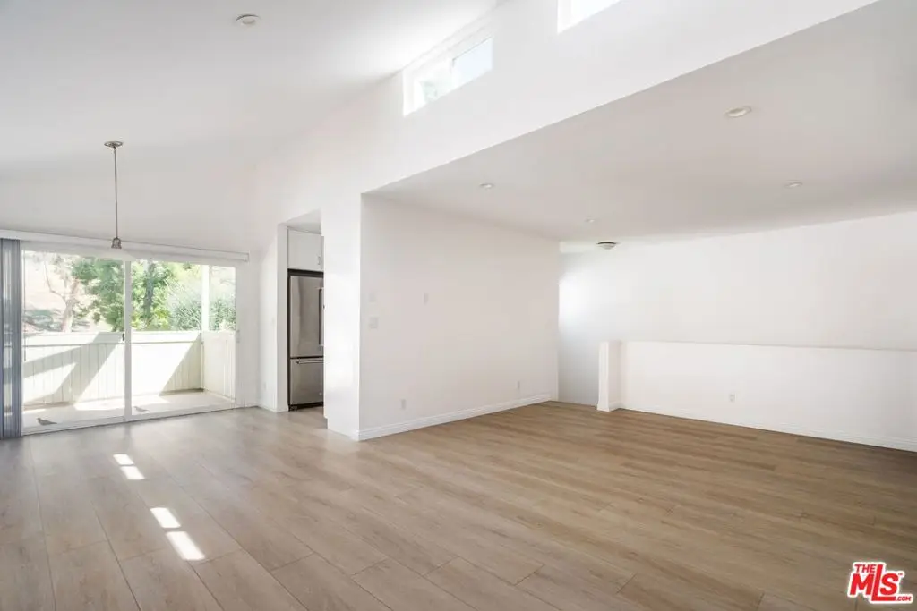 22125 Burbank Boulevard #7, Woodland Hills, CA 91367 - #1