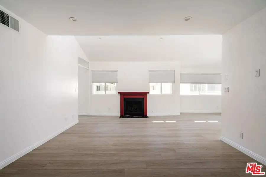 22125 Burbank Boulevard #7, Woodland Hills, CA 91367 - #2