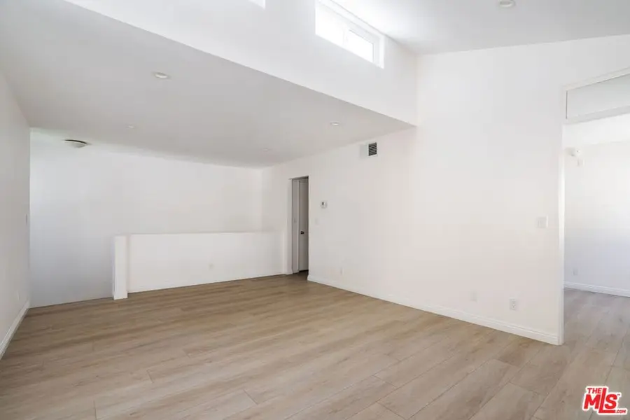 22125 Burbank Boulevard #7, Woodland Hills, CA 91367 - #3