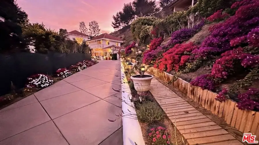 1423 Floresta Place, Pacific Palisades, CA 90272 - #3