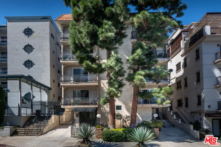11639 Chenault Street #302, Los Angeles, CA 90049 - #2