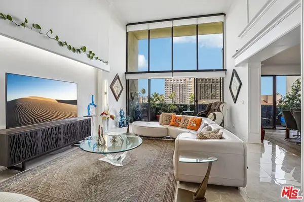 325 N Oakhurst Drive #PH2, Beverly Hills, CA 90210