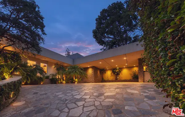 11927 Ashdale Lane, Studio City, CA 91604