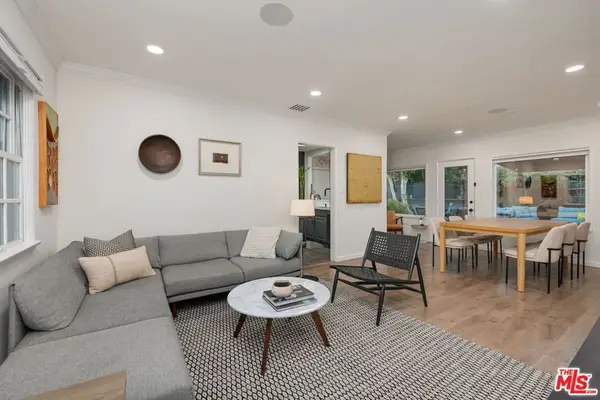 7244 Chicopee Avenue, Lake Balboa, CA 91406