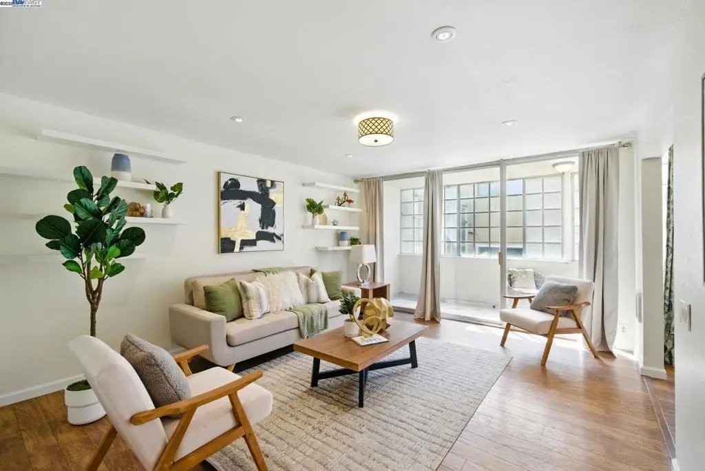 398 Adams St #304, Oakland, CA 94610 - Image #1