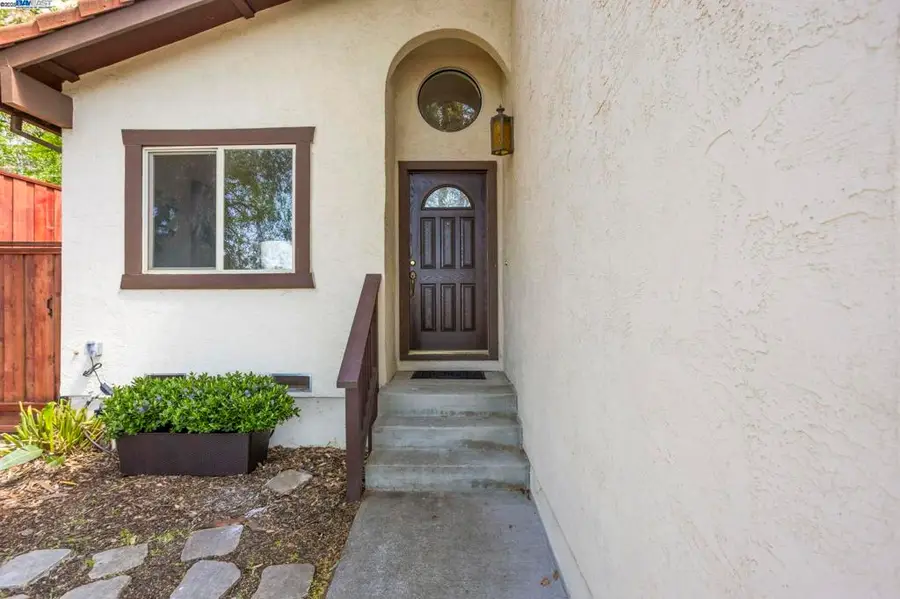 23920 Mayville Dr, Hayward, CA 94541 - Image #2