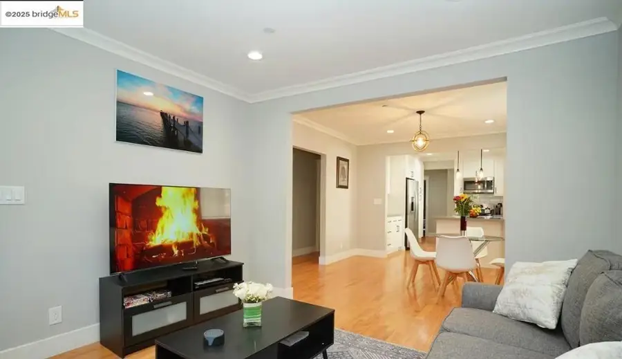 976 53rd St, Emeryville, CA 94608 - Image #2