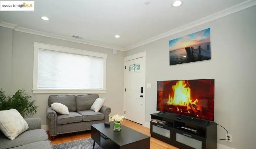 976 53rd St, Emeryville, CA 94608 - Image #3