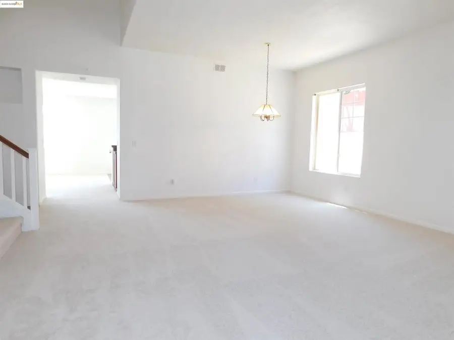 3915 Hummingbird Dr, Antioch, CA 94509 - #2