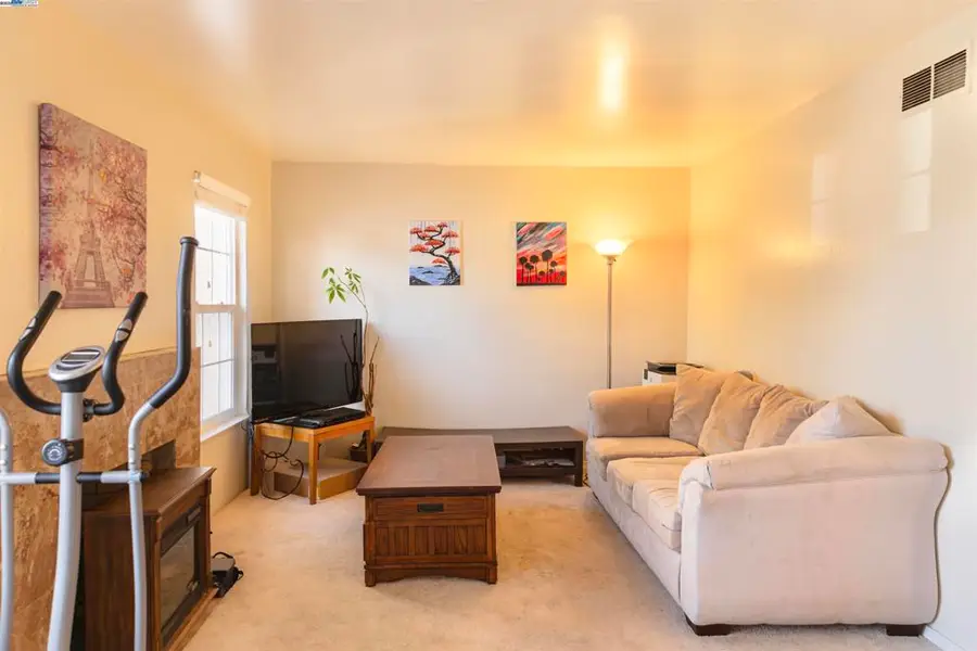 33010 Lake Mead Dr, Fremont, CA 94555 - Image #2