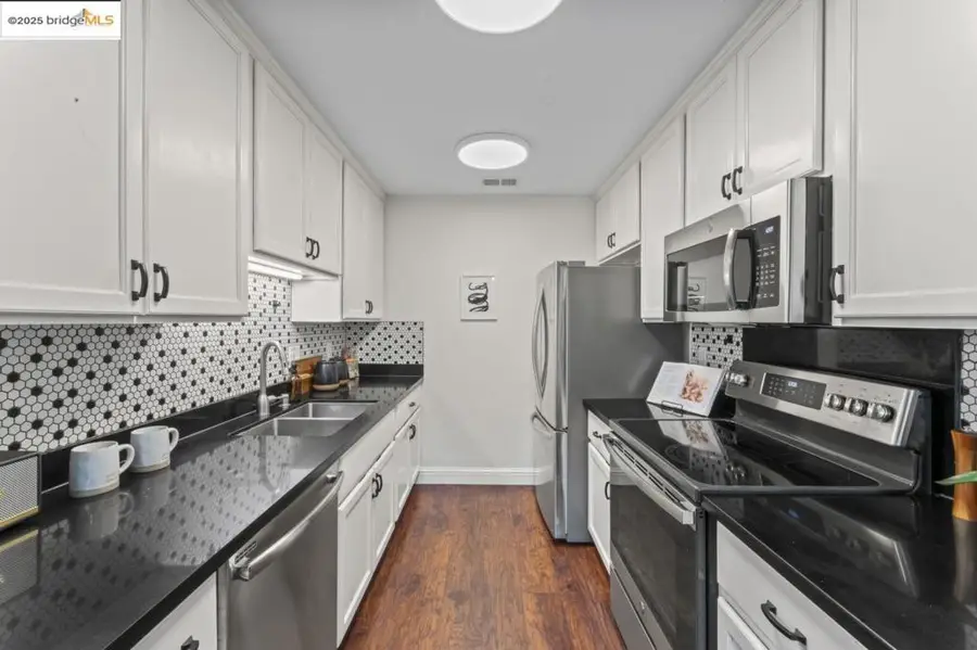 50 Emery Bay Drive, Emeryville, CA 94608 - Image #2