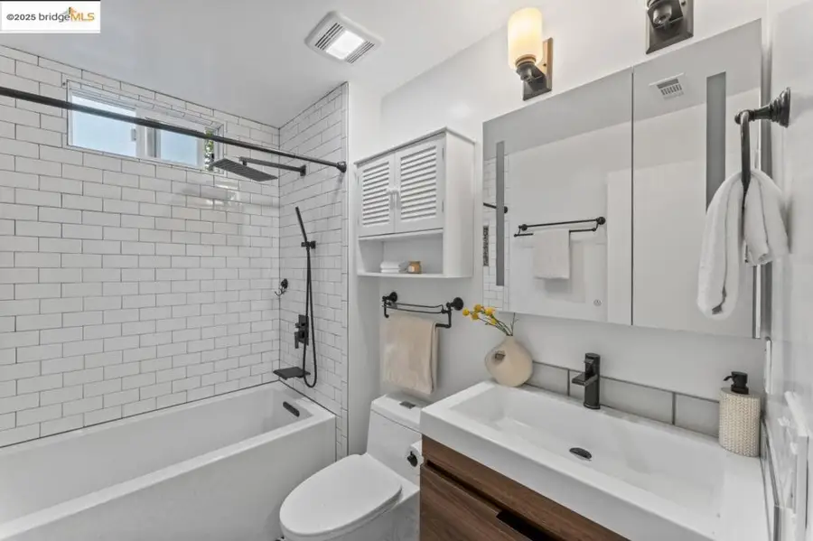 50 Emery Bay Drive, Emeryville, CA 94608 - Image #3