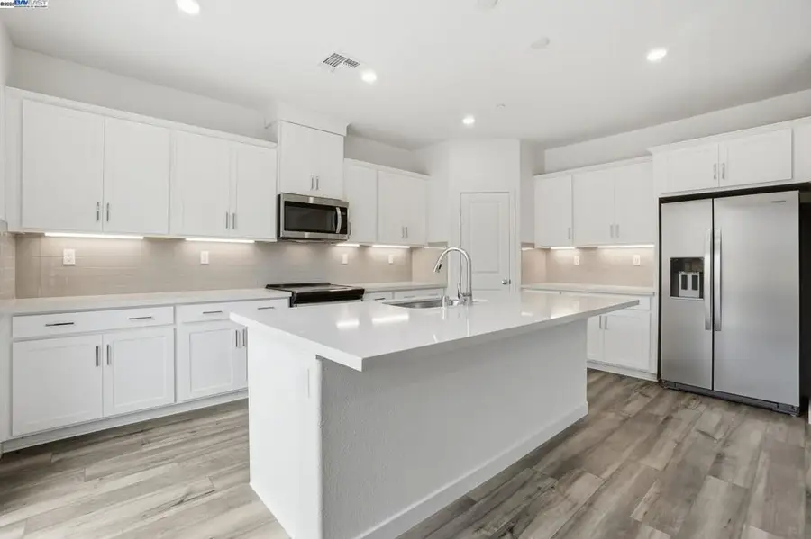 339 Astilbe Street, Discovery Bay, CA 94505 - Image #2