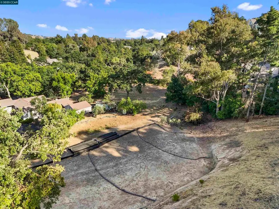 221 Dean Rd, Alamo, CA 94507 - Image #2