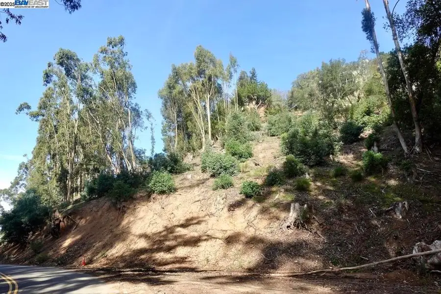 7580 Skyline Blvd, Oakland, CA 94611 - Image #3