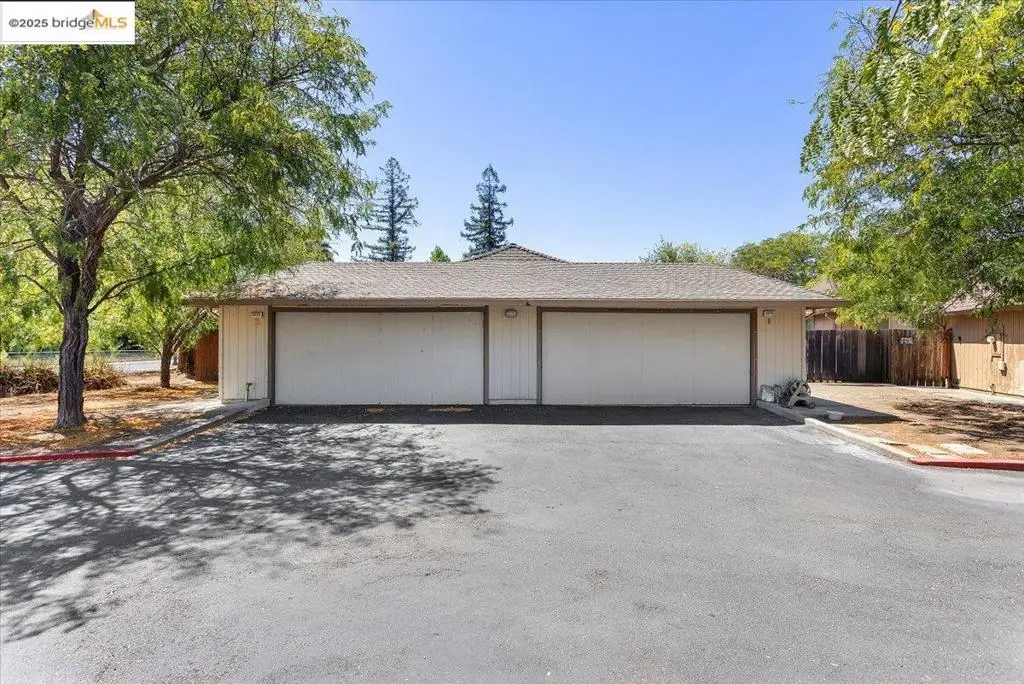 2275 Whitman Rd, Concord, CA 94518 - Image #1