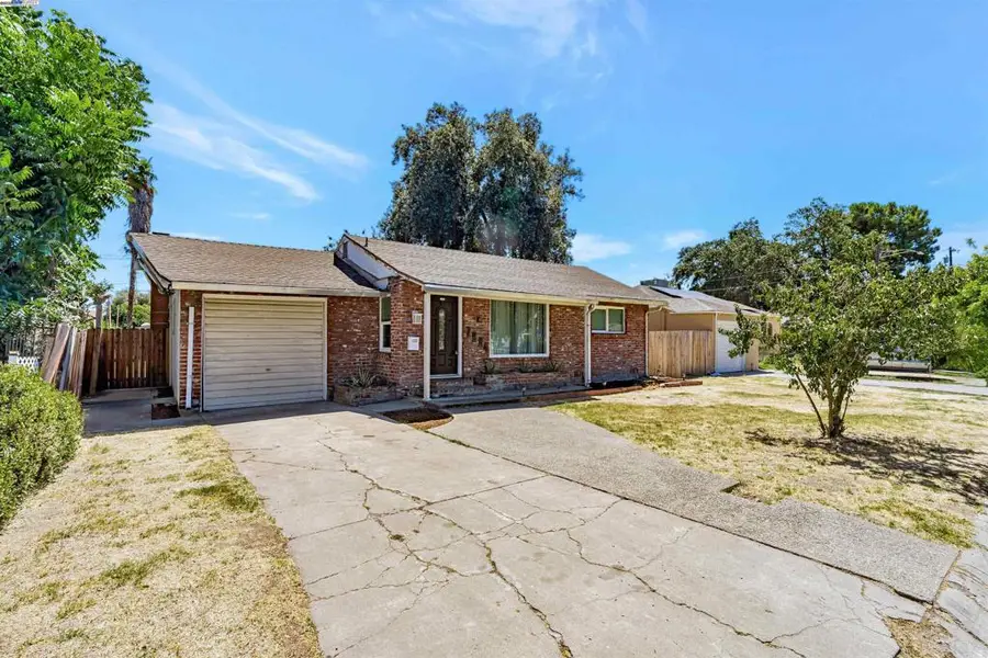 2884 W Rose St, Stockton, CA 95203 - Image #2