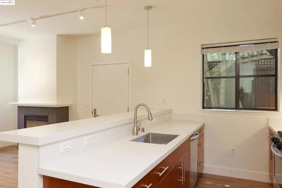 1565 32nd Street #4, Oakland, CA 94608 - Image #2