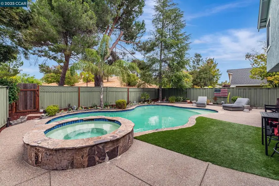 2207 Bridgeport Way, Martinez, CA 94553 - Image #2