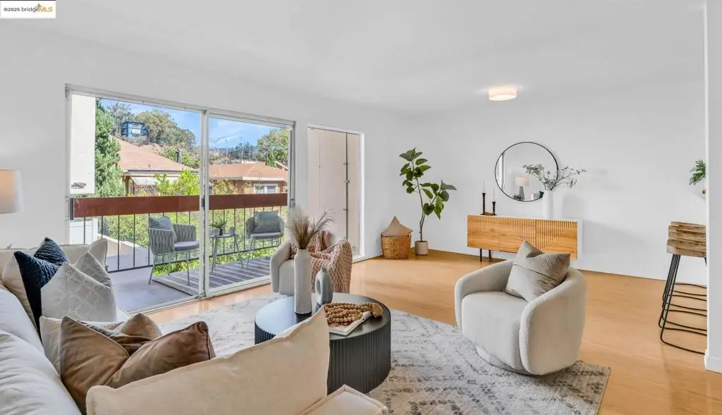 288 Whitmore St #220, Oakland, CA 94611 - Image #1