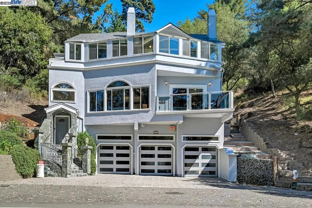 7716 Skyline Blvd, Oakland, CA 94611 - Image #1