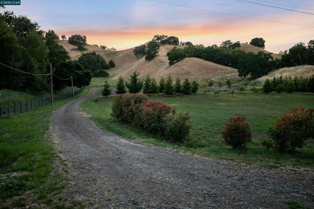 60 Hampton Road, Martinez, CA 94553 - Image #1