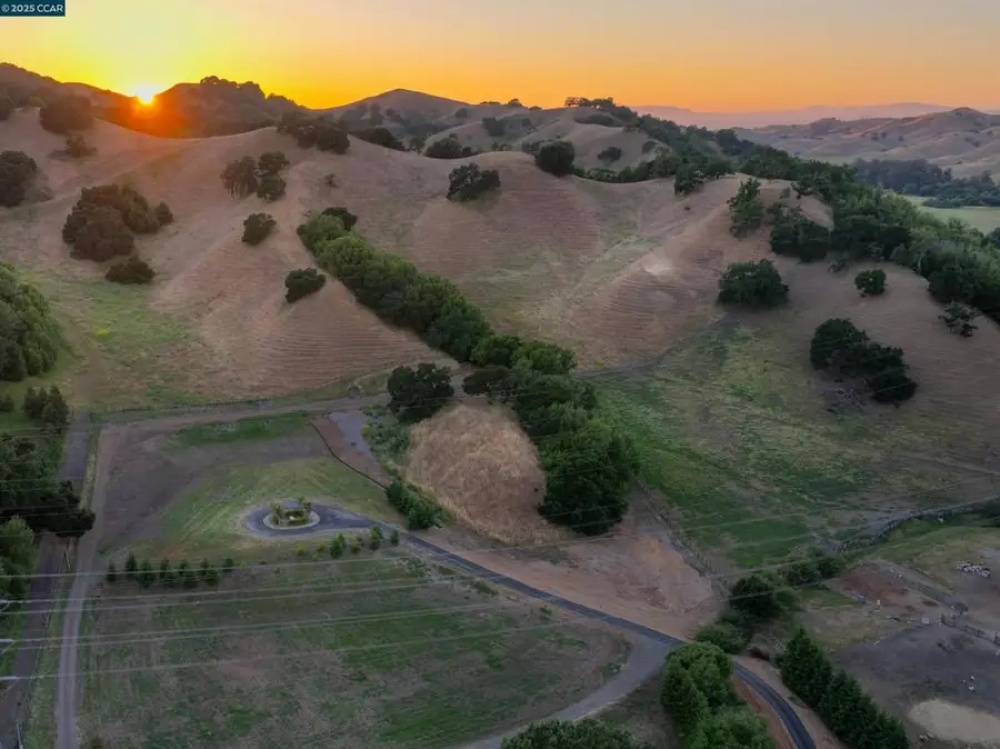 60 Hampton Road, Martinez, CA 94553 - Image #3