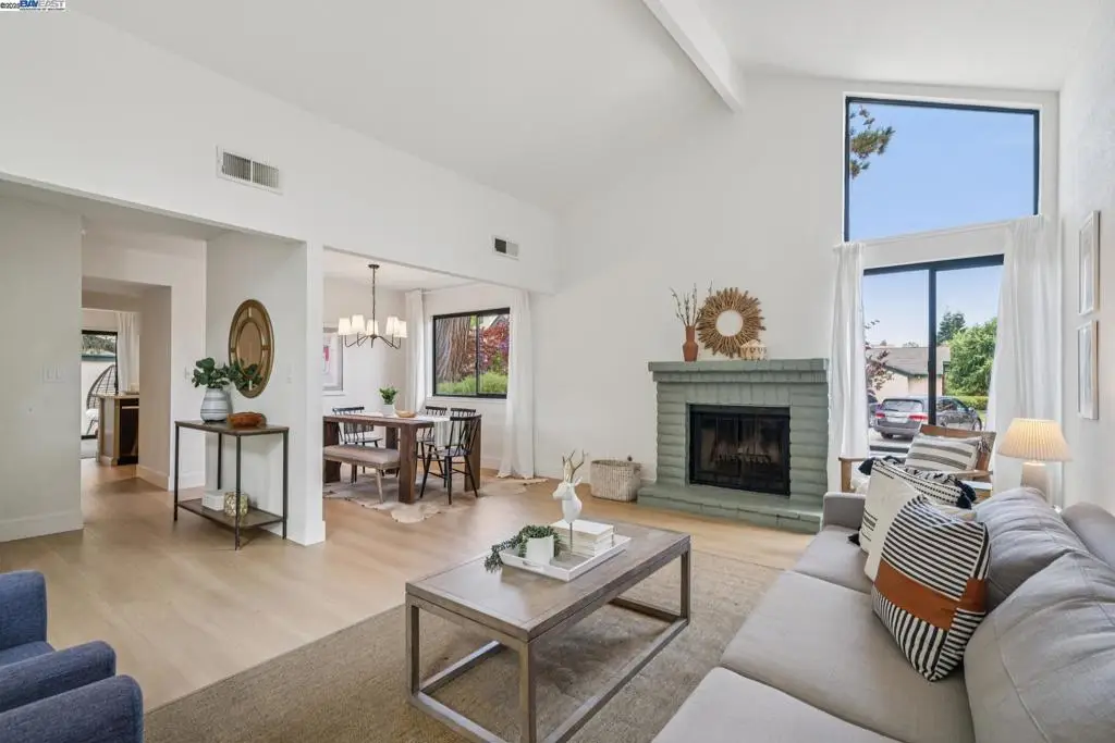 101 Carob Ln, Alameda, CA 94502 - Image #1