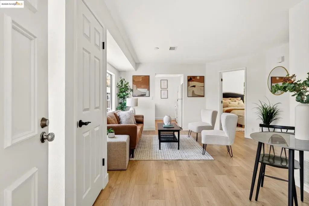 221 Village Pl, Martinez, CA 94553 - Image #1