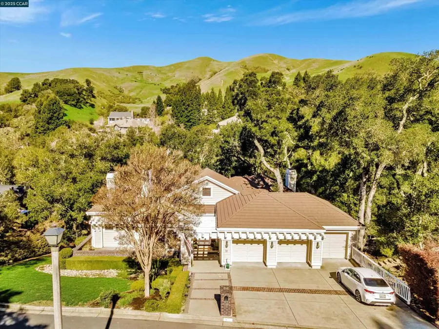 31 Merrill Cir S, Moraga, CA 94556 - Image #2