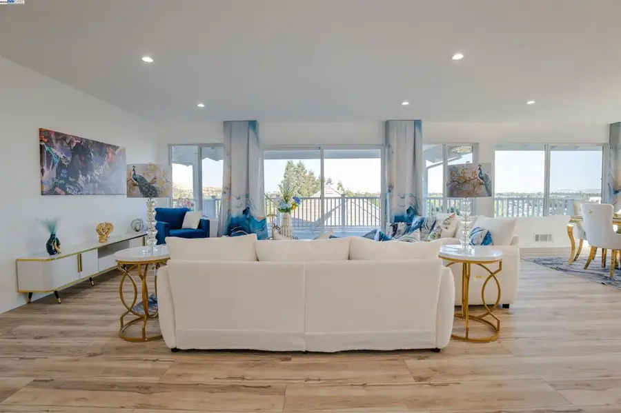 675 Hillside Dr, Fairfield, CA 94533 - Image #2