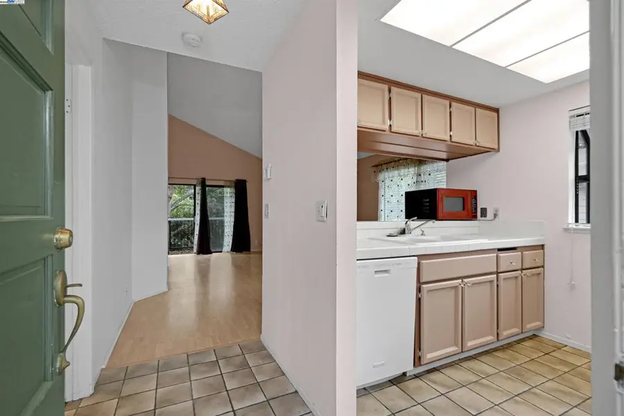 2437 Saint Helena Dr. #3, Hayward, CA 94542 - Image #3