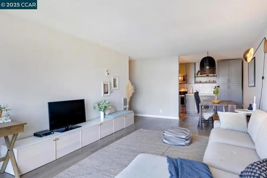 567 Oakland #305, Oakland, CA 94611 - Image #2