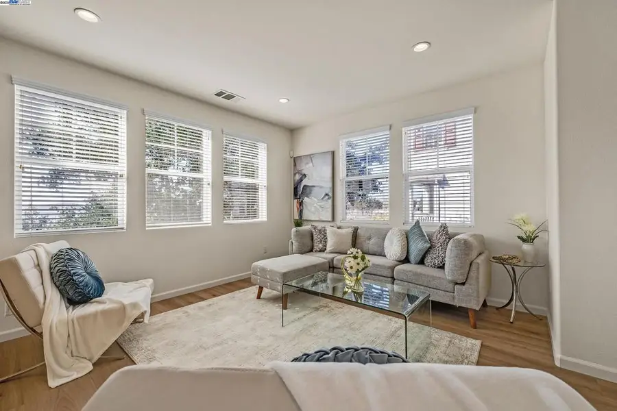 2210 Day Sailor Ct, Richmond, CA 94804 - Image #3