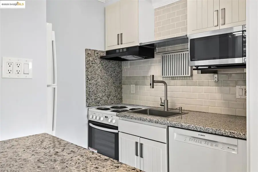 4 Commodore Dr #D523, Emeryville, CA 94608 - Image #3