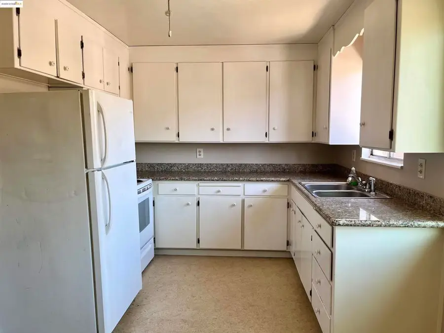 3621 De Ovan Avenue, Stockton, CA 95204 - Image #2